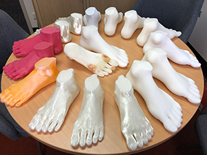 3d feet
